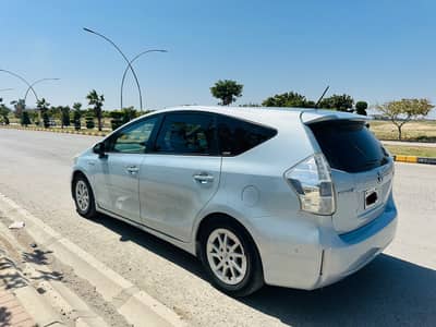 Toyota Prius Alpha Hybrid 2014