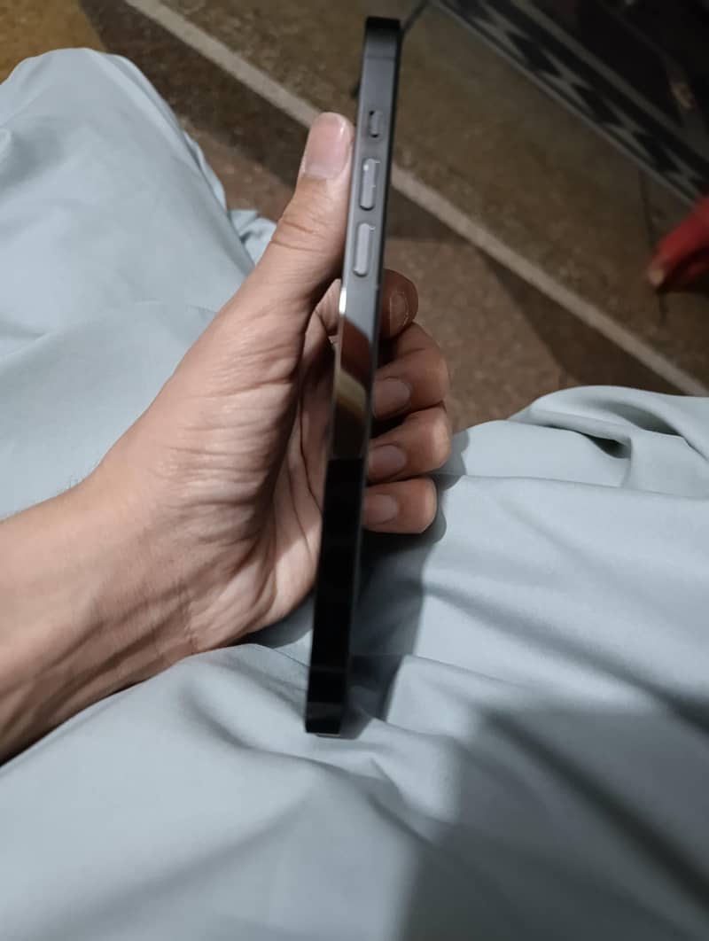 iPhone 14 Pro Max 4