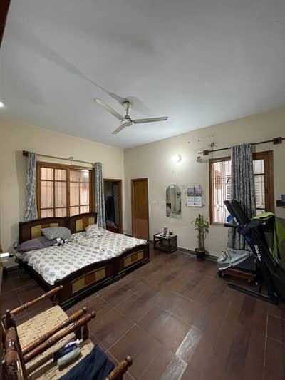 6 Bed DD 240 Yard West Open Main Rashid Minhas Road Gulshan Iqbal 10A
