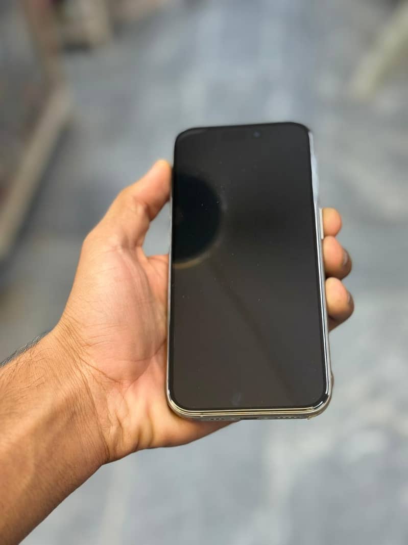 Apple iPhone 15 Pro 2