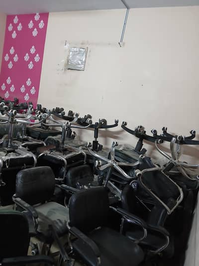 sari aik sath deni hen 50 chairs hen tottal