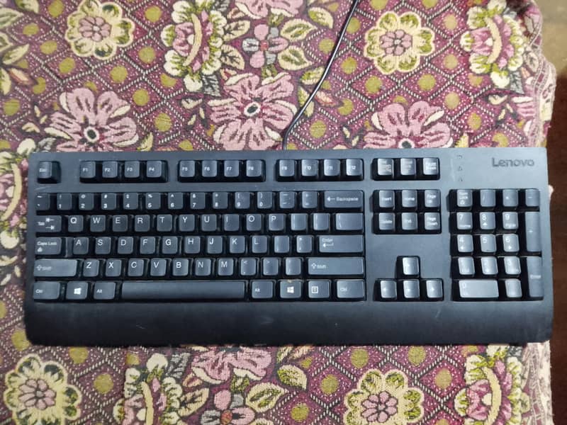Monitor_Keyboard_Mouse 1