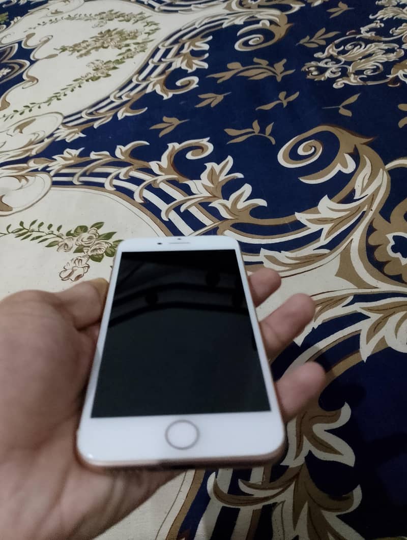 Apple iPhone 8 1