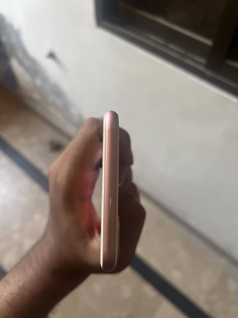 Apple iPhone 7 Plus 6