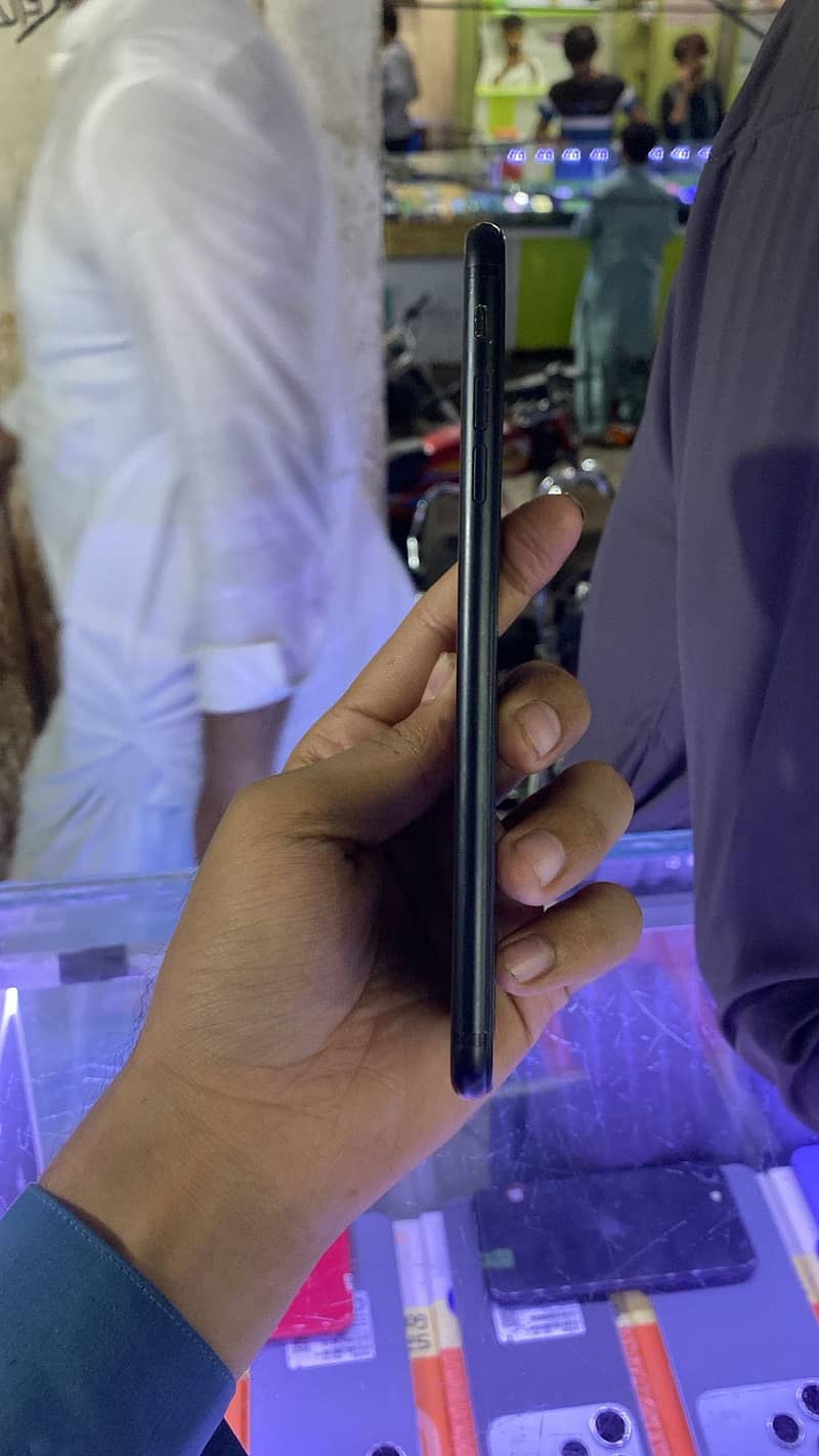 Apple iPhone 7 Plus 0