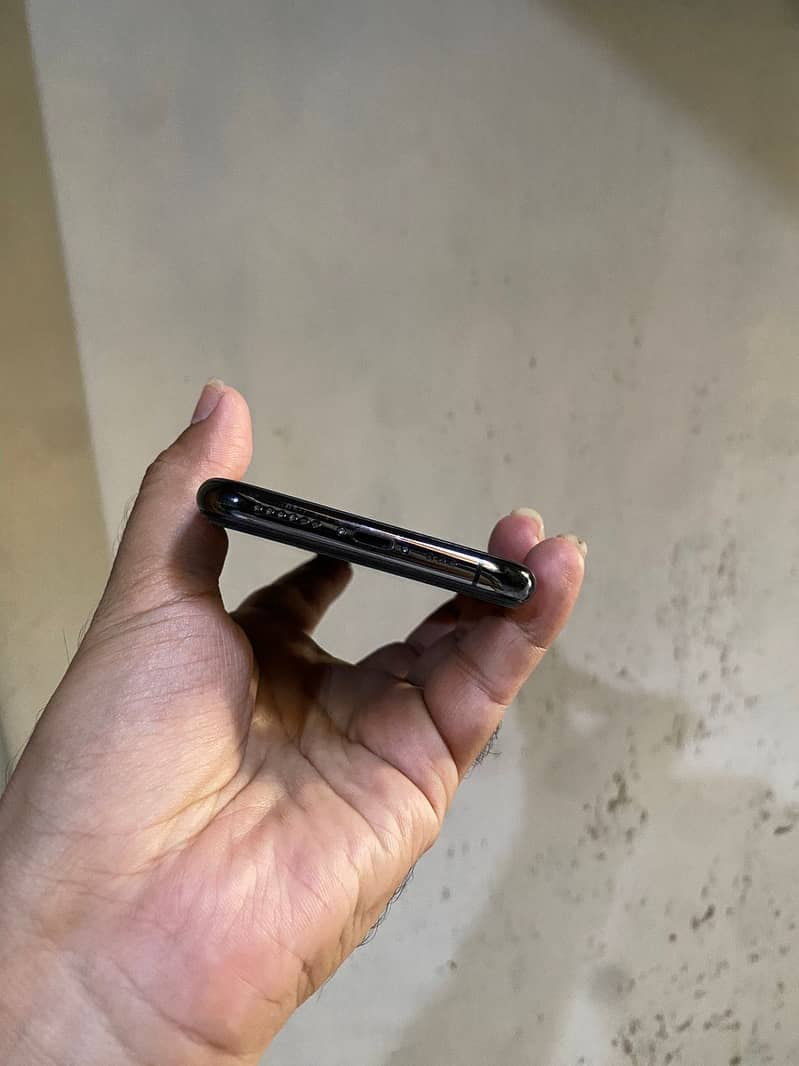 Apple iPhone 11 Pro 1