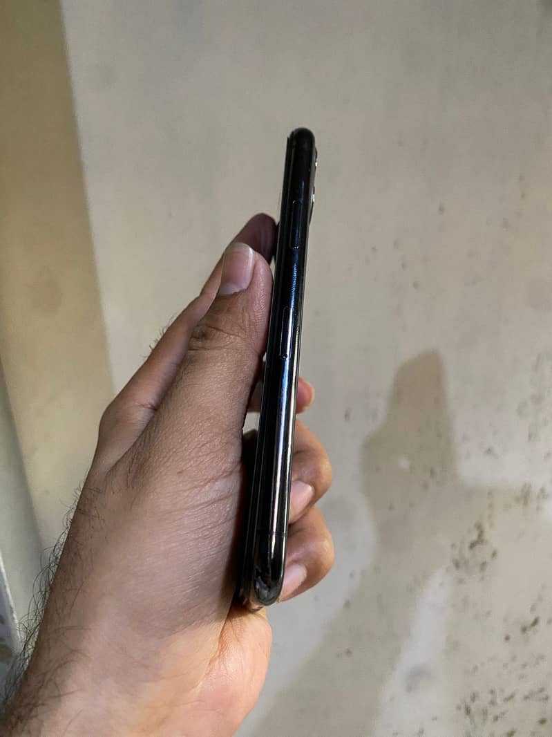 Apple iPhone 11 Pro 2