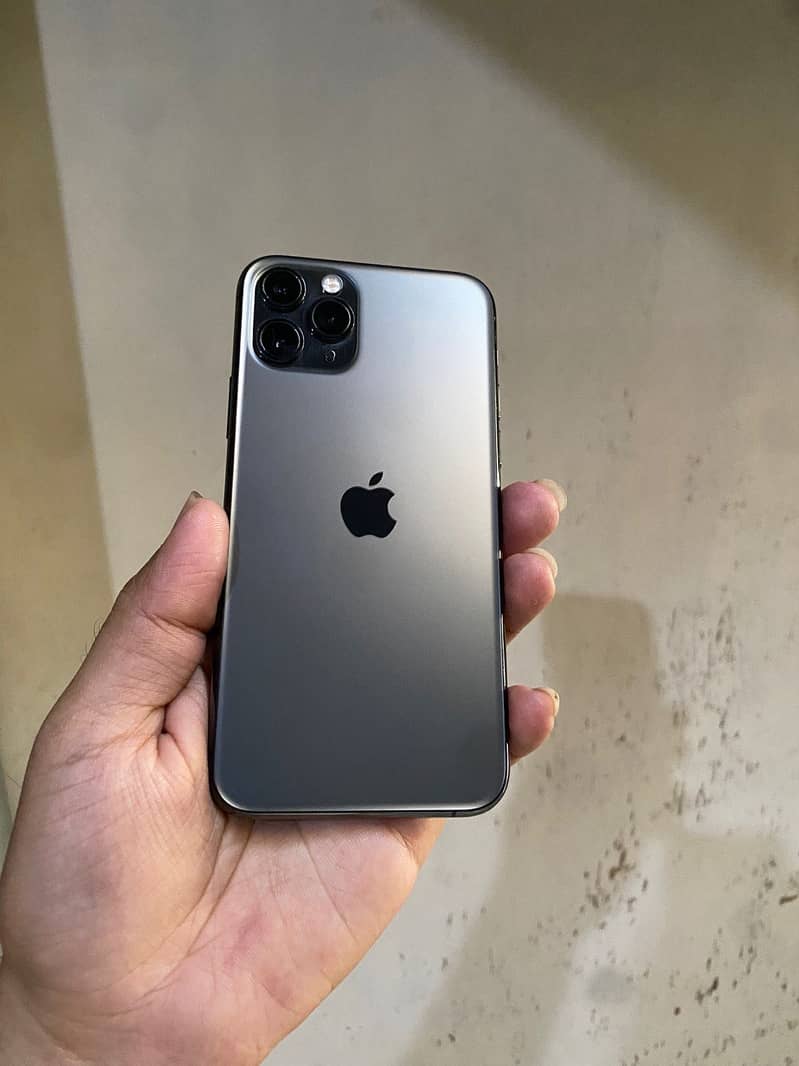 Apple iPhone 11 Pro 4