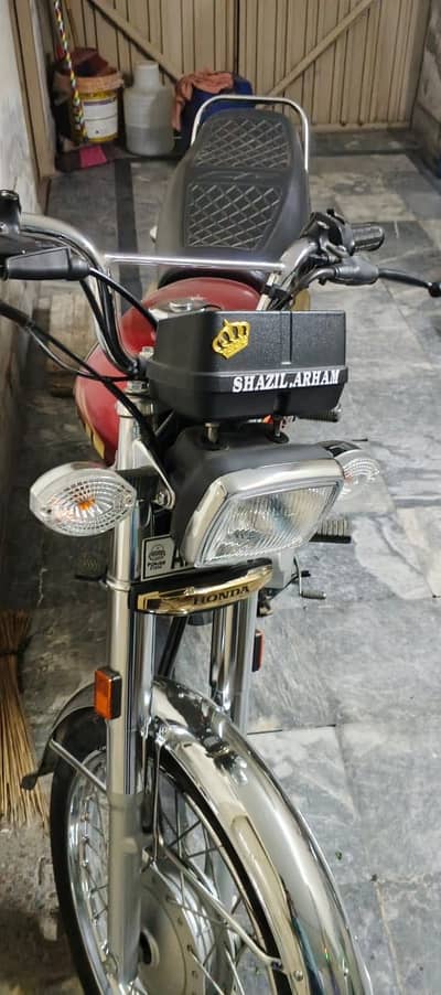 Bohat kam use hoa ha new condition ma ha