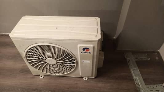 Gree 1 ton Inverter Ac for sale 100% Good Condition