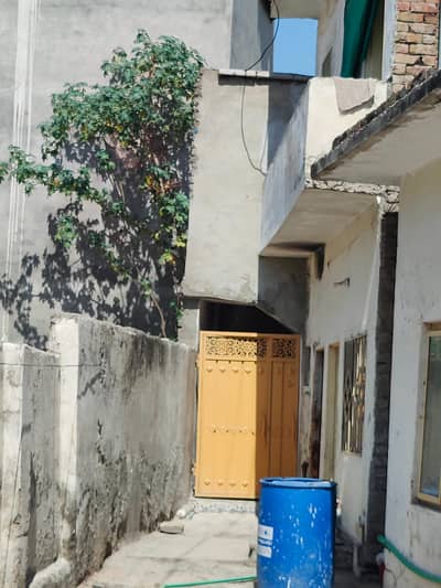 3 bed Single House available for rent gate ka bahir 3 Ghar banay huay Hain main gate ik hi ha