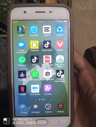 oppo a57 10/10 hai 1k ma dono sim Chala gi box sath hai
