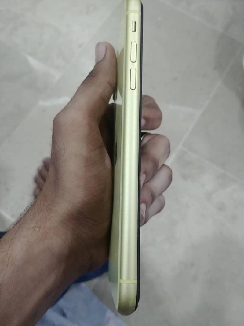 Apple iPhone 11 4