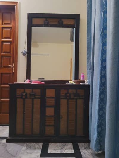 king bed + side tables + dressing