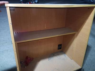 Computer Taible With Front Side Palling sheeds