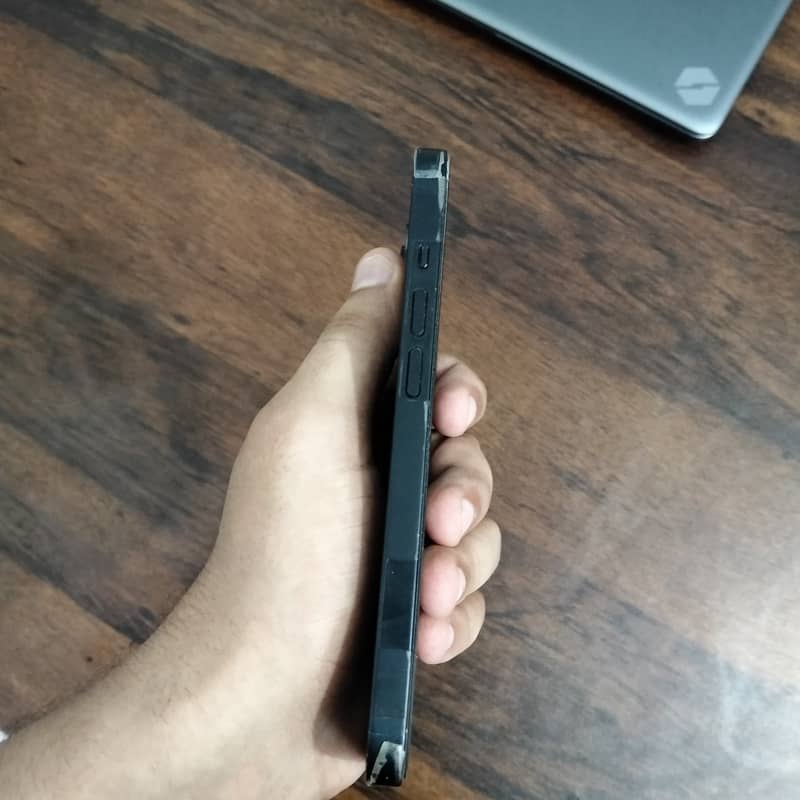 Apple iPhone 14 3