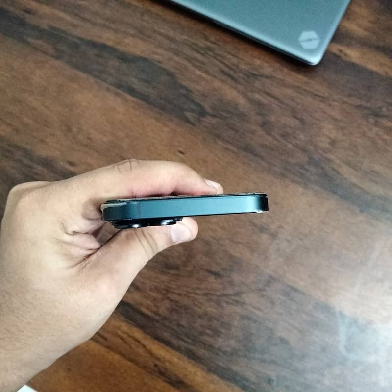 Apple iPhone 14 4