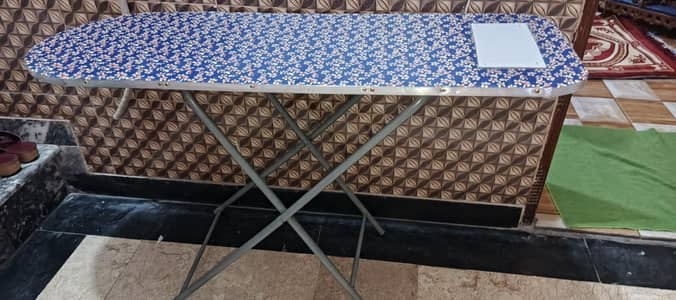 Foldable iron stand