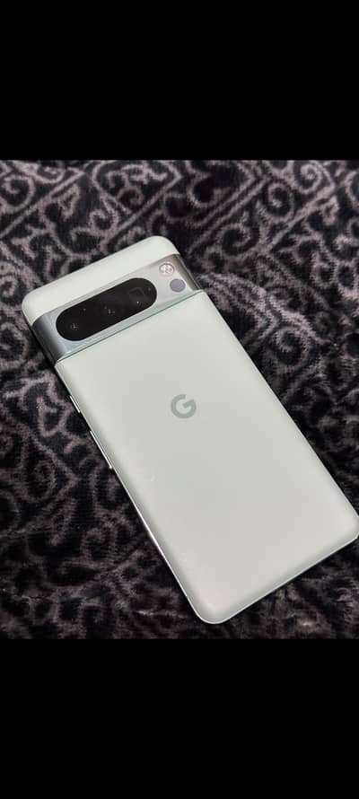 Google Pixel 8 Pro. Limited Edition