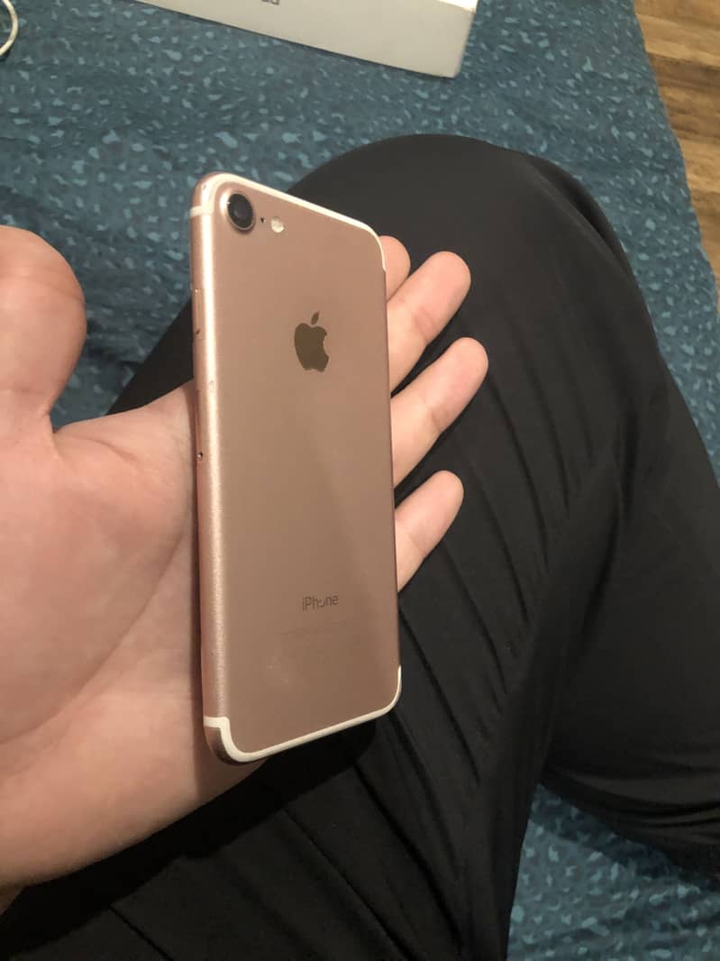 Apple iPhone 7 3