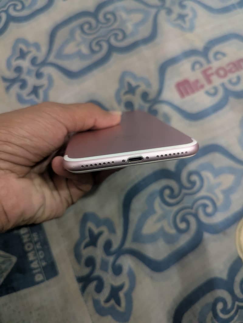 Apple iPhone 7 Plus 3
