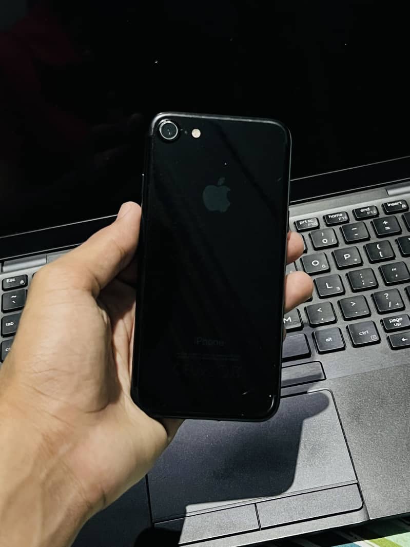Apple iPhone 7 0