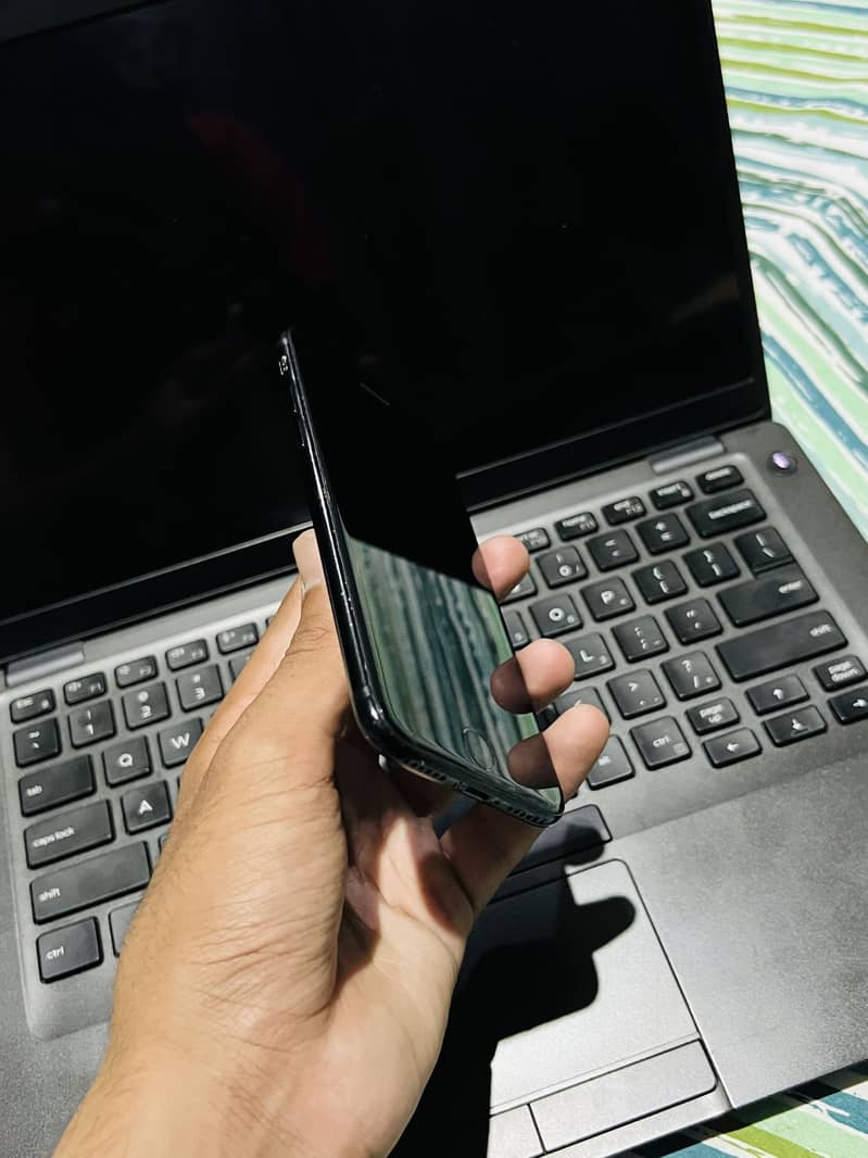 Apple iPhone 7 3