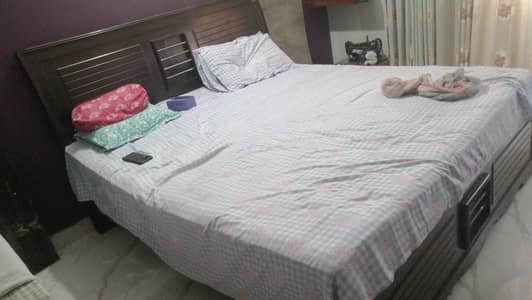 king size bed, side tables with spring mattress