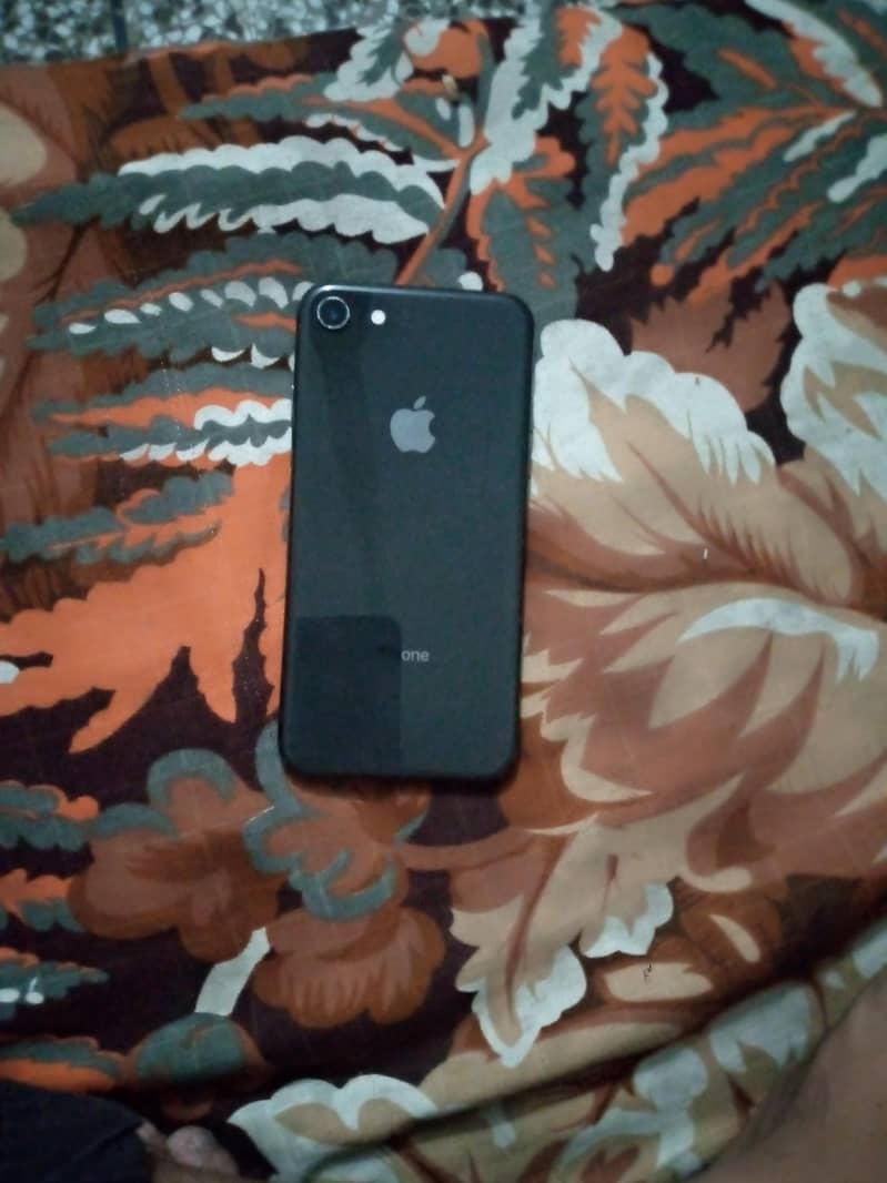 Apple iPhone 8 1