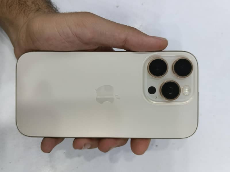 Apple iPhone 16 Pro 1