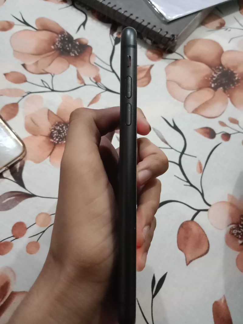 Apple iPhone 11 7