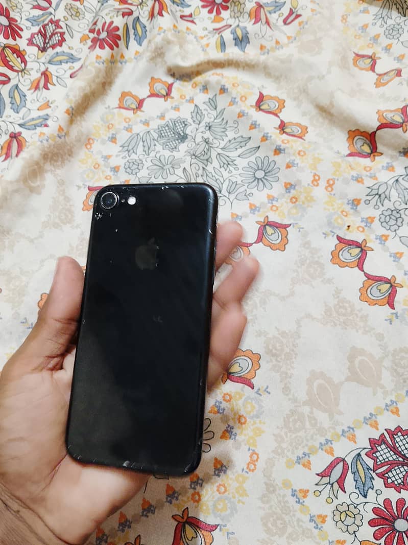 Apple iPhone 7 1
