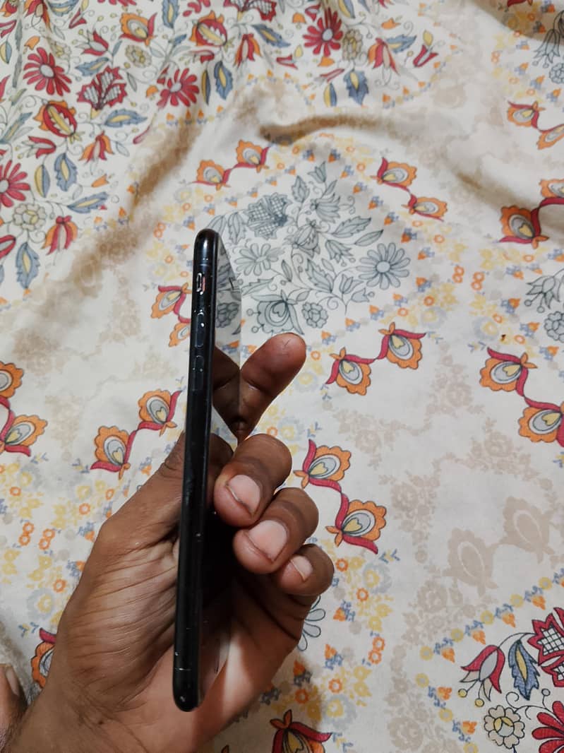 Apple iPhone 7 3