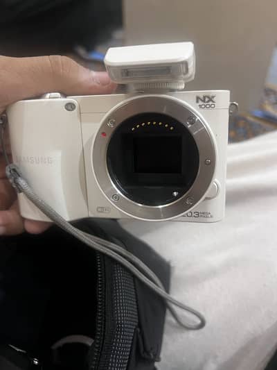 Samsung NX 1000 camera
