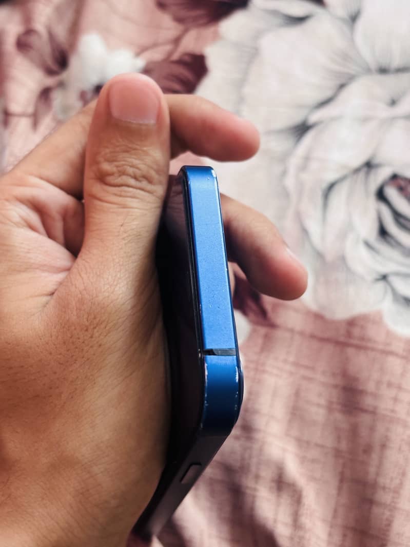 Apple iPhone 12 mini 4