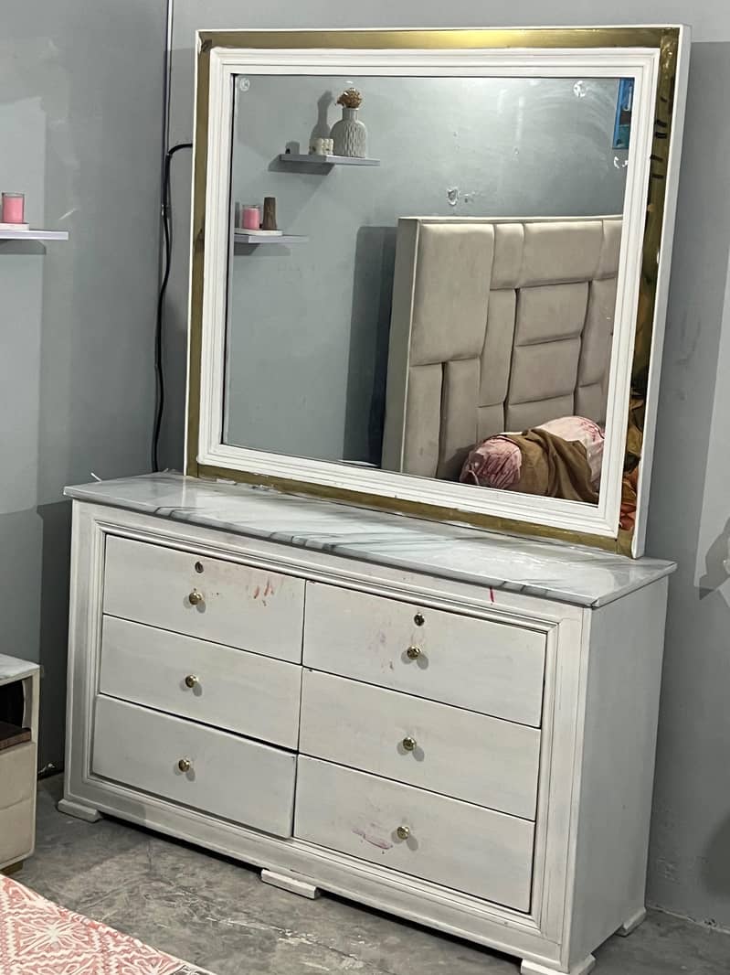 Vanity table,Drsssing table 0