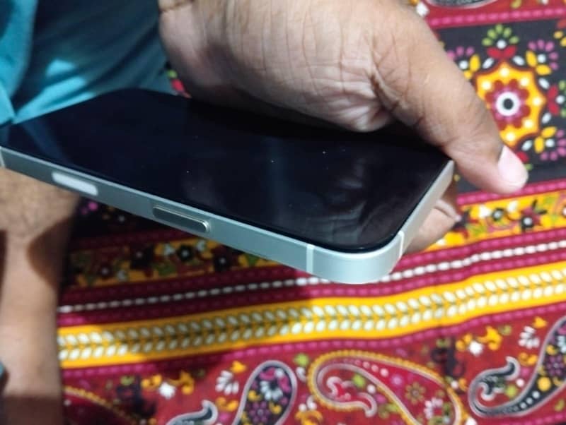 Apple iPhone 13 3