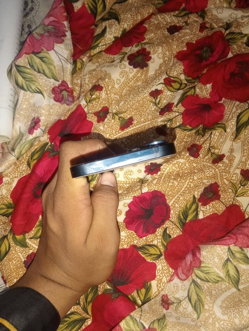 Apple iPhone 13 2