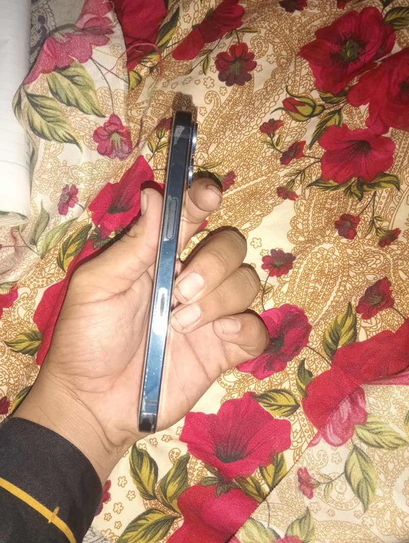 Apple iPhone 13 3