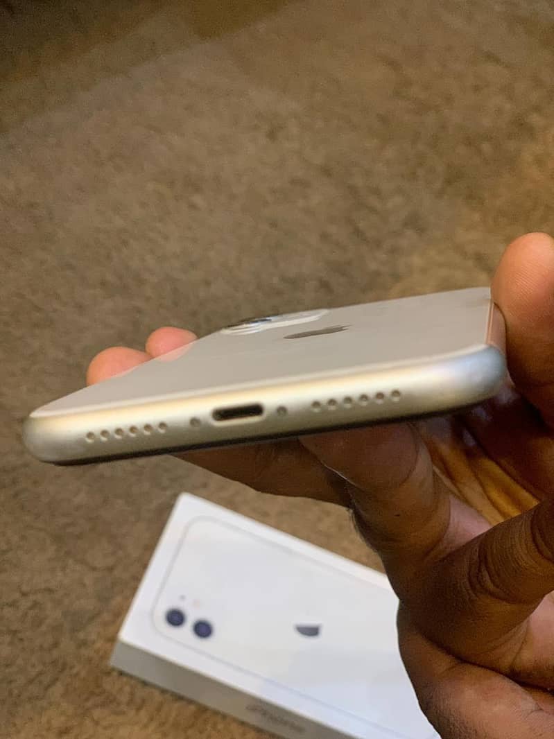 Apple iPhone 11 3