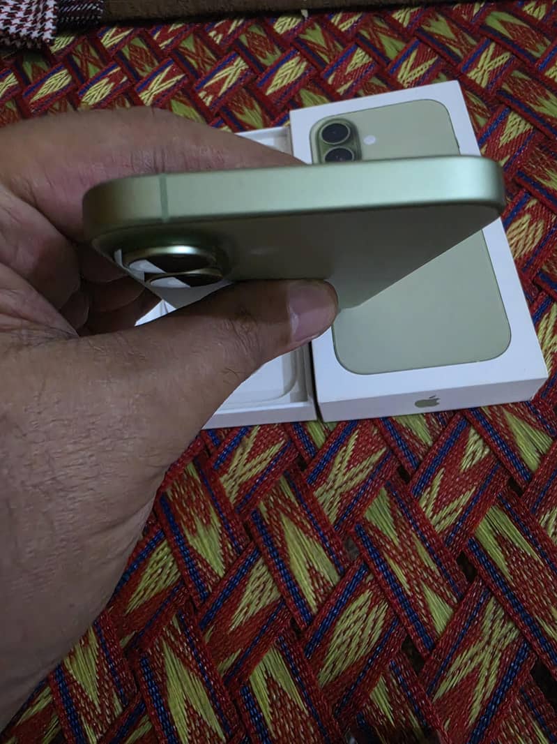 Apple iPhone 17 5