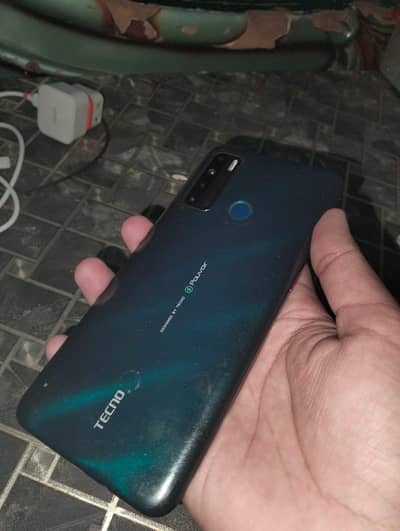 Tecno Pouvoir 4