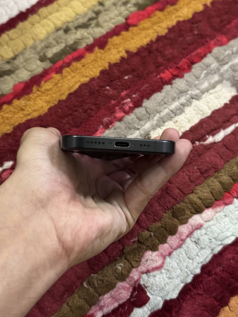 Apple iPhone 15 Pro 3