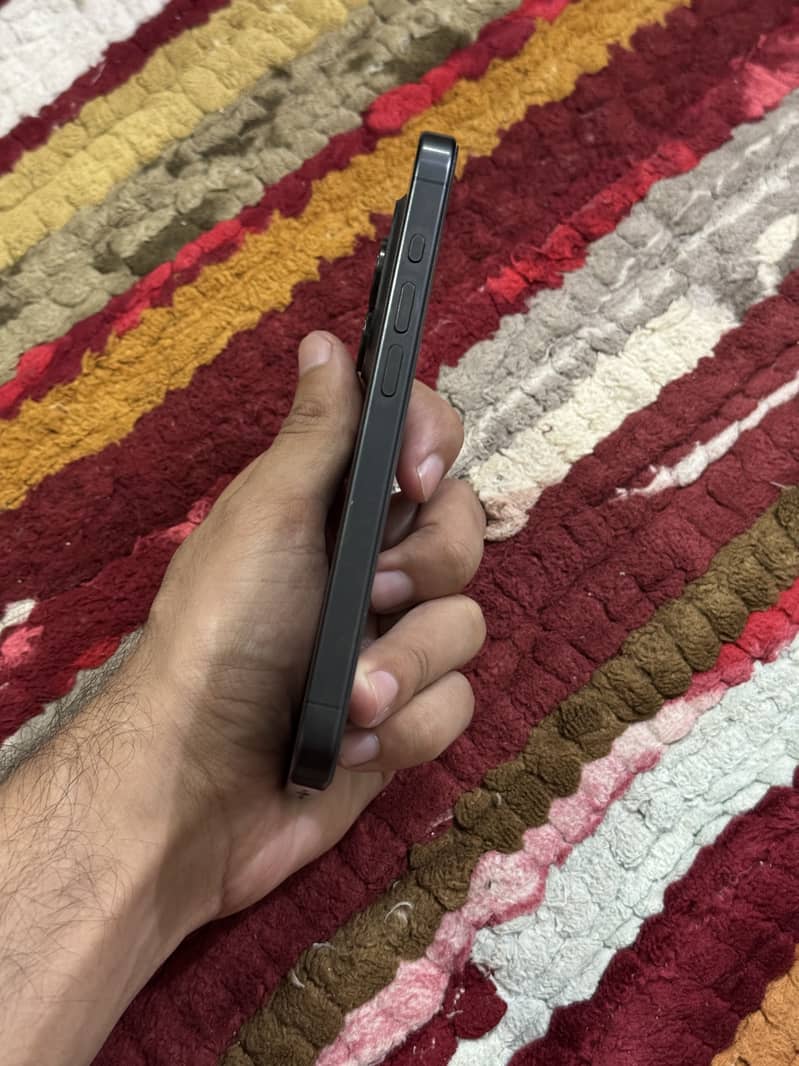 Apple iPhone 15 Pro 4