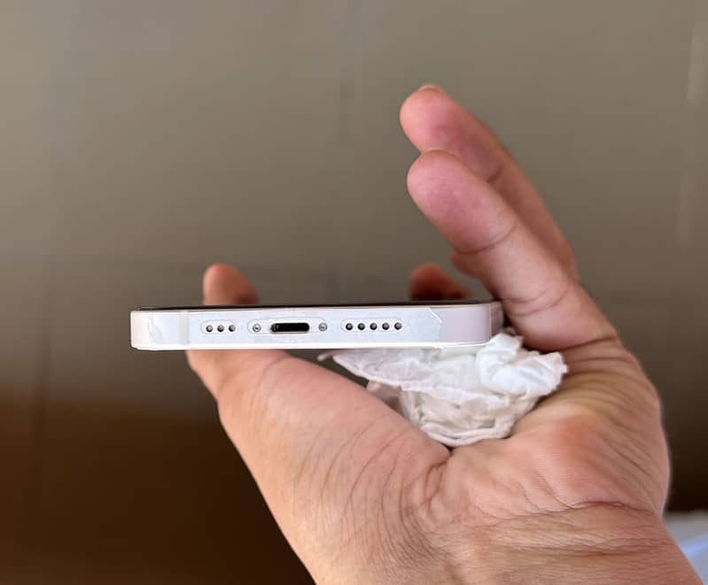 Apple iPhone 13 4