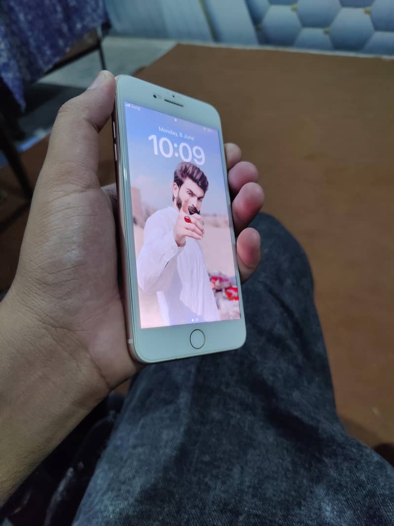 Apple iPhone 8 Plus 4