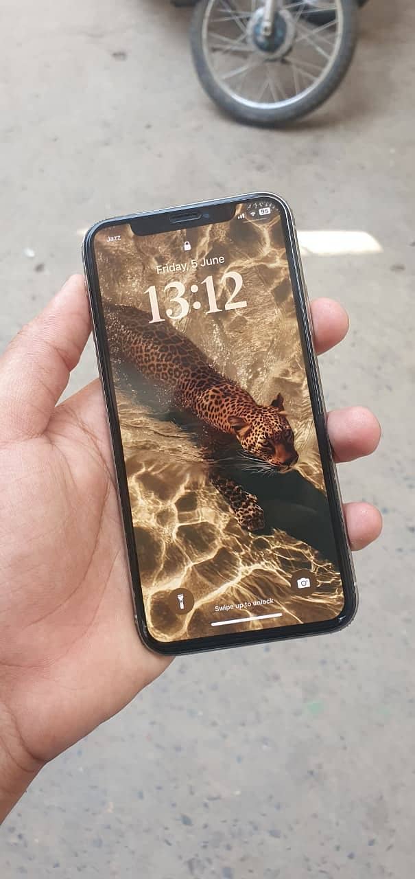 Apple iPhone X 3