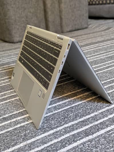 HP new logo 1030 g3 i7 8th gen