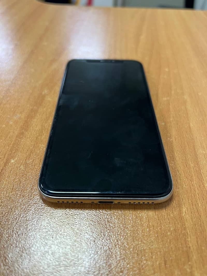 Apple iPhone X 3
