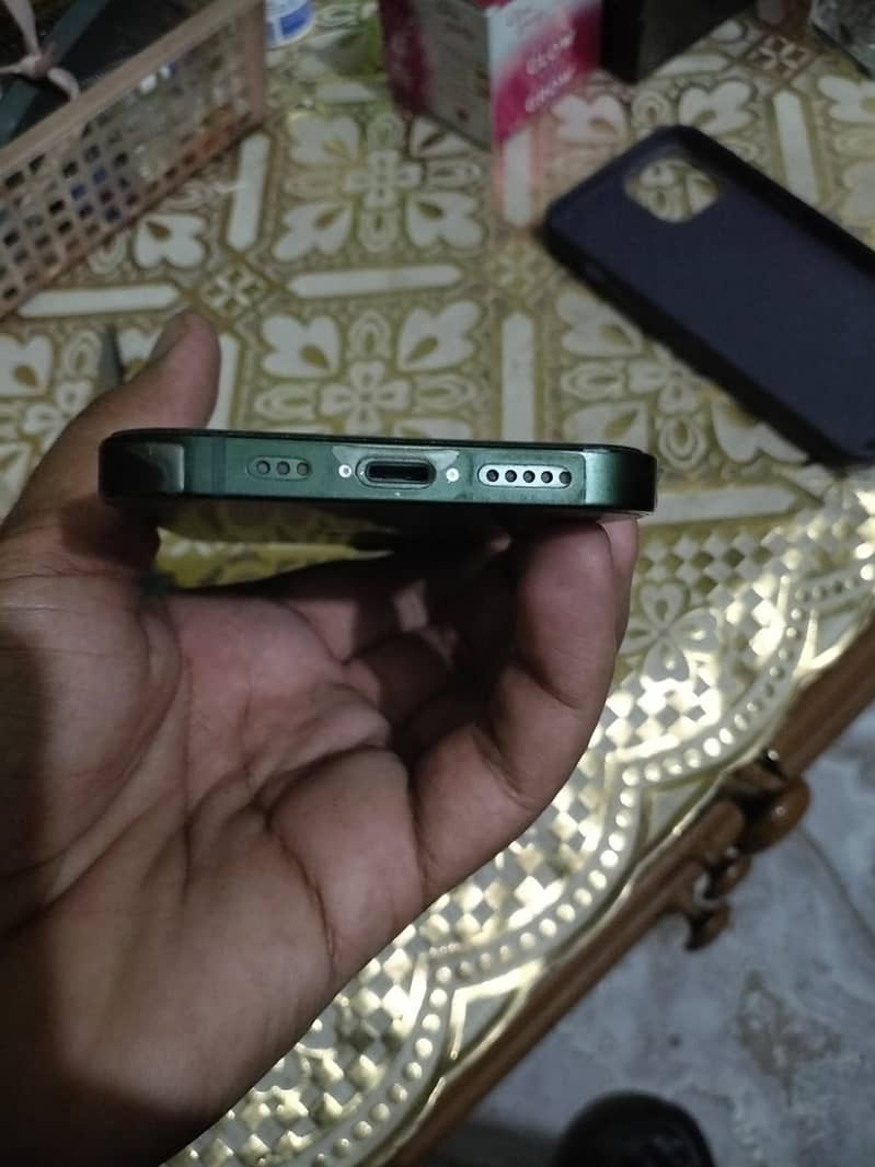 iPhone 13 2
